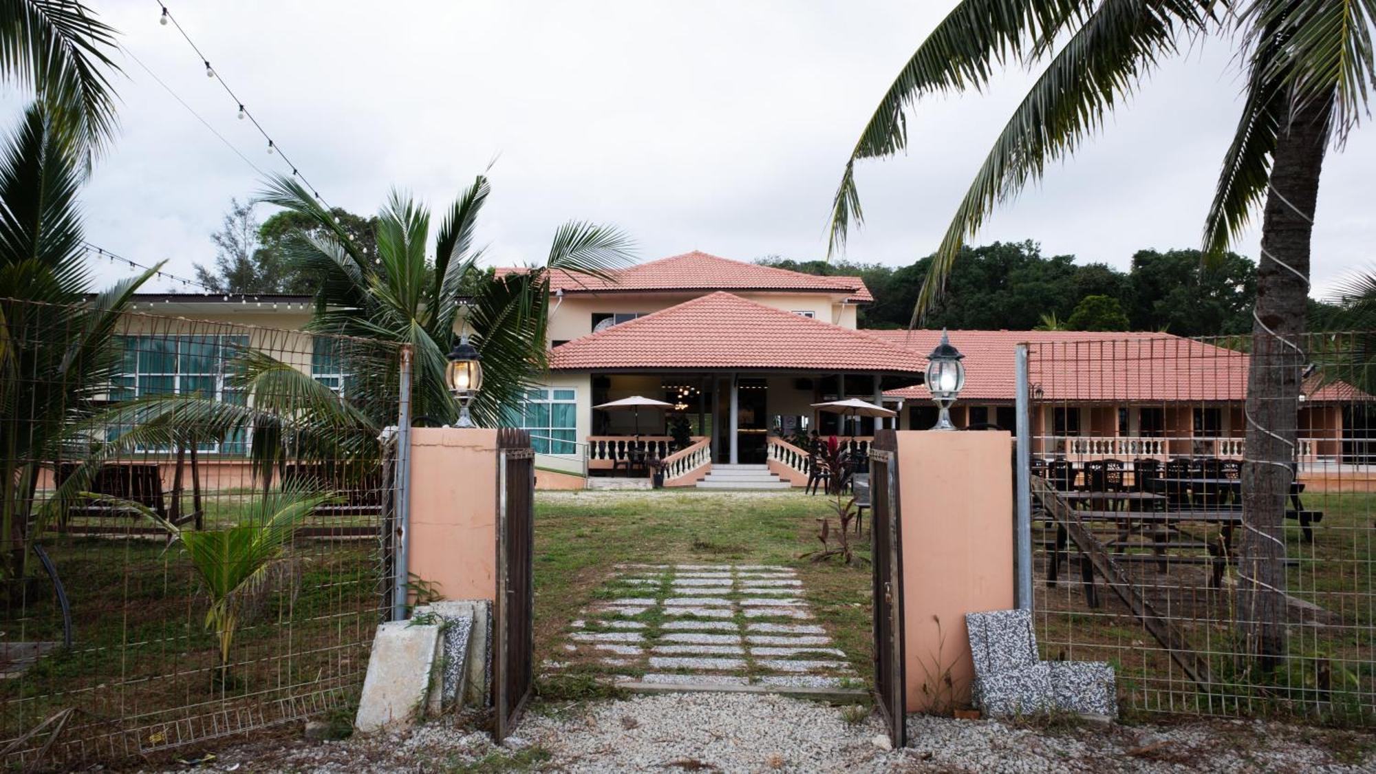 Blackstone Beach Resort Kuantan Exterior photo